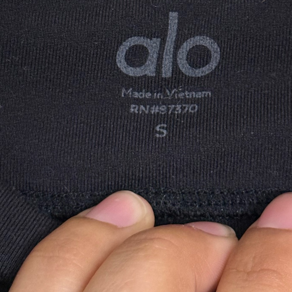 ALO Yoga Airbrush High-Waist Flutter Leggings in black color size small - Picture 9 of 10